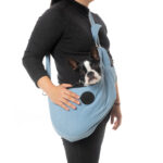 FuzzYard bolsa de viaje para perros y gatos azul por delante