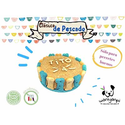 Tarta de cumpleaños para perro de pescado con ingredientes naturales en Lilo y Rumba, Málaga